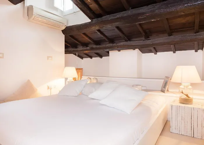 Endless Beauty - Charming Attic In The Heart Of Roma